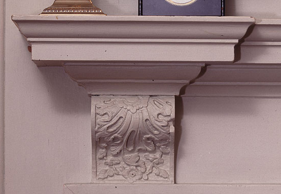 Terminating Versus Supporting Moldings