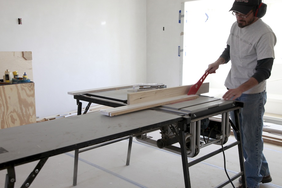 Table Saw Stand and Collapsible Out Feed Work Table - Pretty Handy